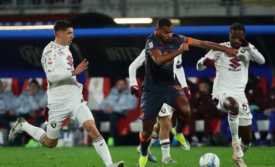 国米在意大利杯1/4决赛中以2-1击败都灵，成功晋级半决赛。此役国米轮换10人，