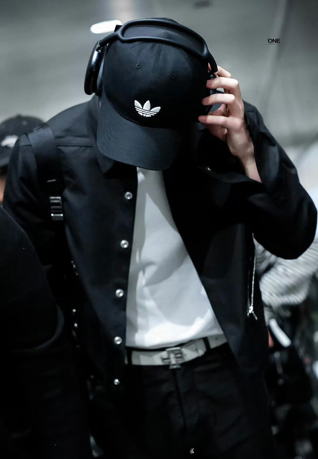 何与回国路透来了，这大长腿！！ 