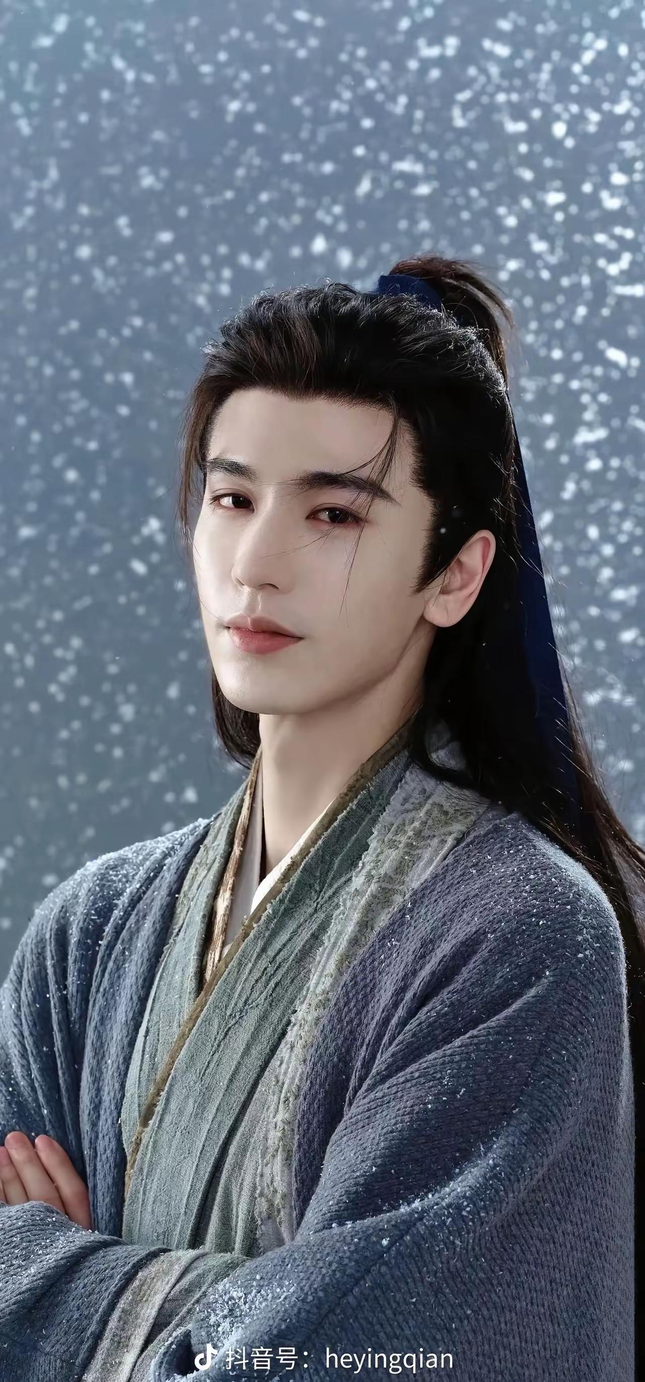 看了《逐玉》感到很满足很快乐。支持张凌赫。
逐玉这部剧，无论是形象和逻辑，都是挺