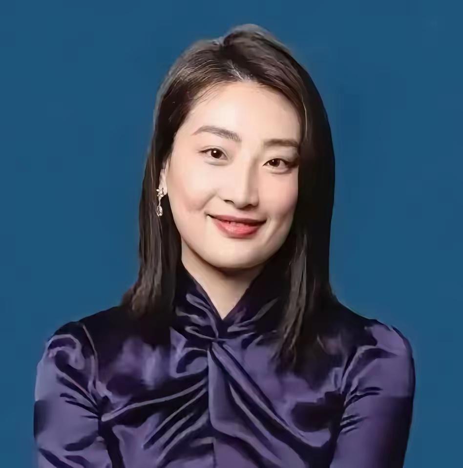 别再说宗馥莉翻不了身了！她辞职娃哈哈真不是没能力，而是老宗走后，这摊事根本不是“