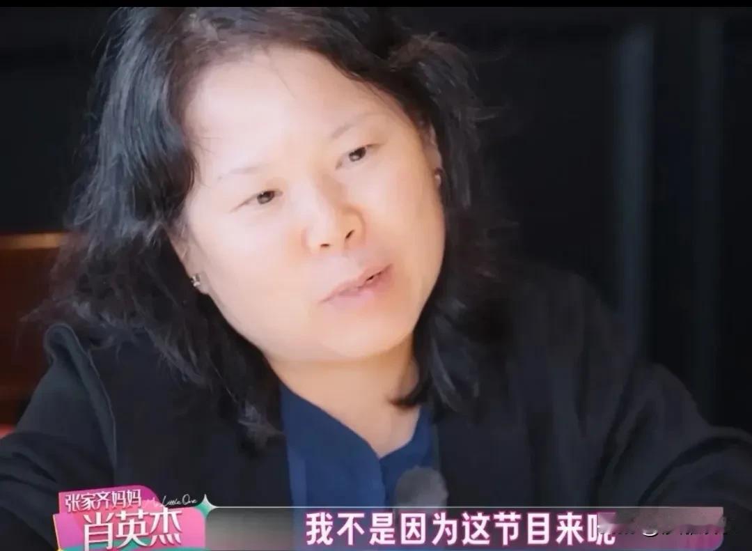 奥运冠军张家齐又上热搜了，这次不是因为跳水。

在综艺节目里，22岁的张家齐和母