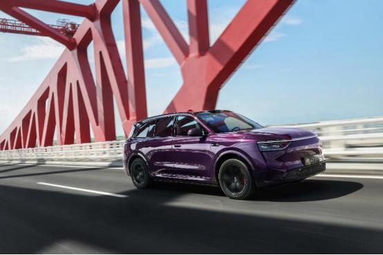 春游路上，最踏实的“豪华”叫守护
周末带娃去踏青，真正的豪华不是排场，而是一路都