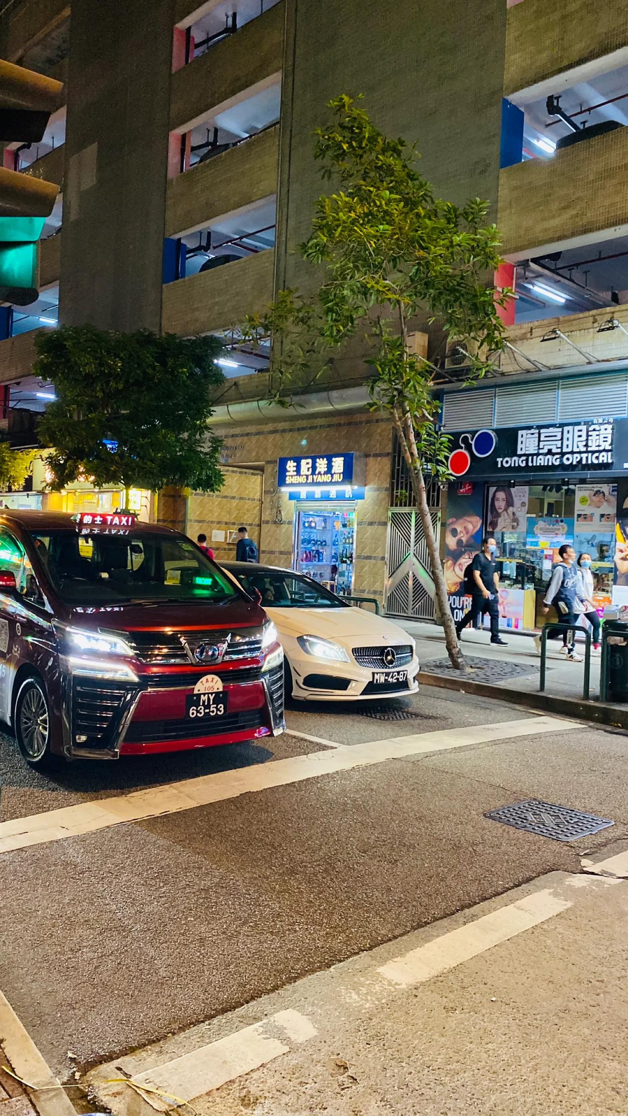 #旅行# 澳门旅行，在澳门本地居民生活区，黑沙环的茶餐厅点了一份法式鸡扒咖喱饭3