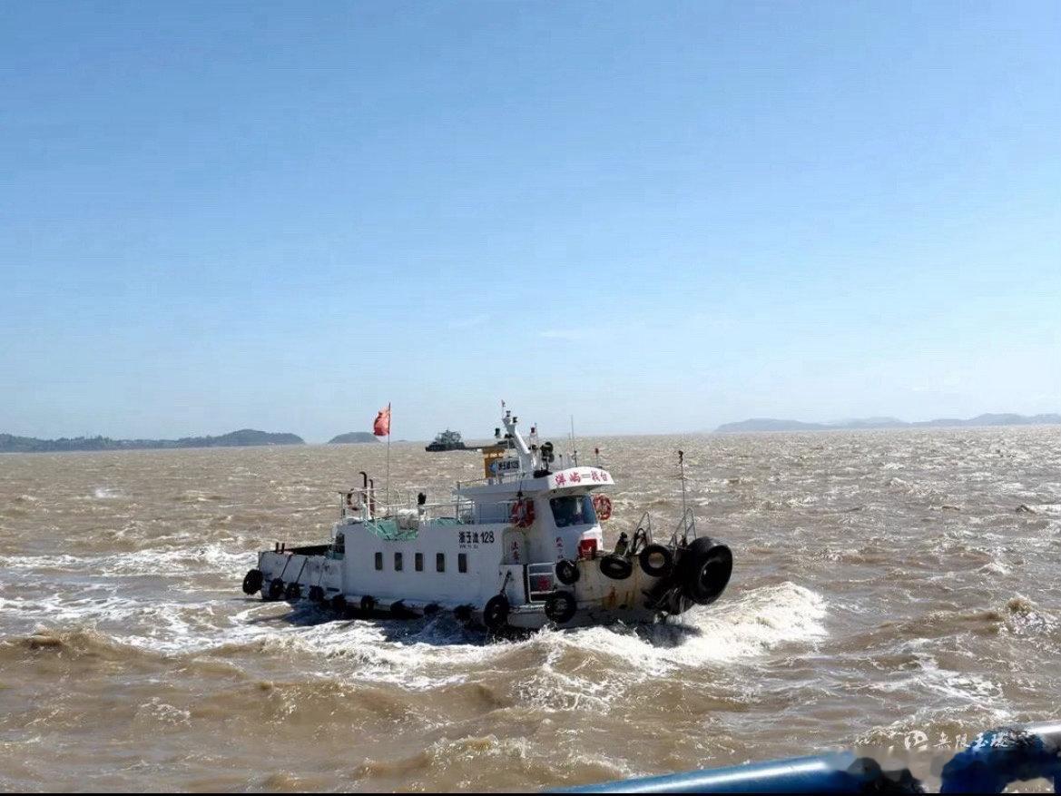 玉环海上公交全面停航700余海岛游客安全撤离台风将至，守护先行！面对超强台风“巴