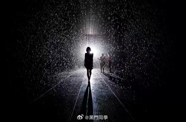 世界上有3件事最愚蠢，一是把钱借出去，等别人主动还；二是闷头做事，等老板主动提拔
