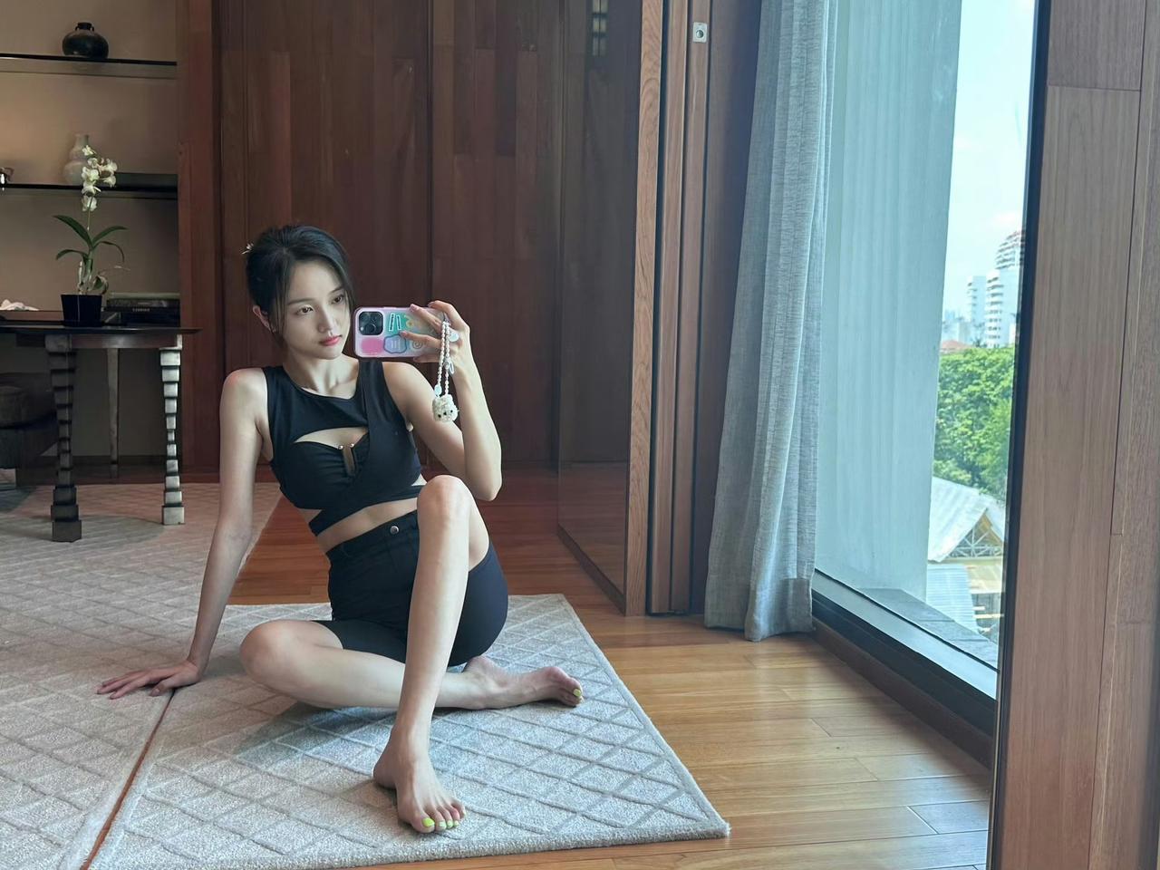 吴宣仪健身自拍