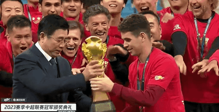 媒体人谈中超16支球队能否过准入和反赌扫黑。大部分球队都有队员或者球队的工作人员