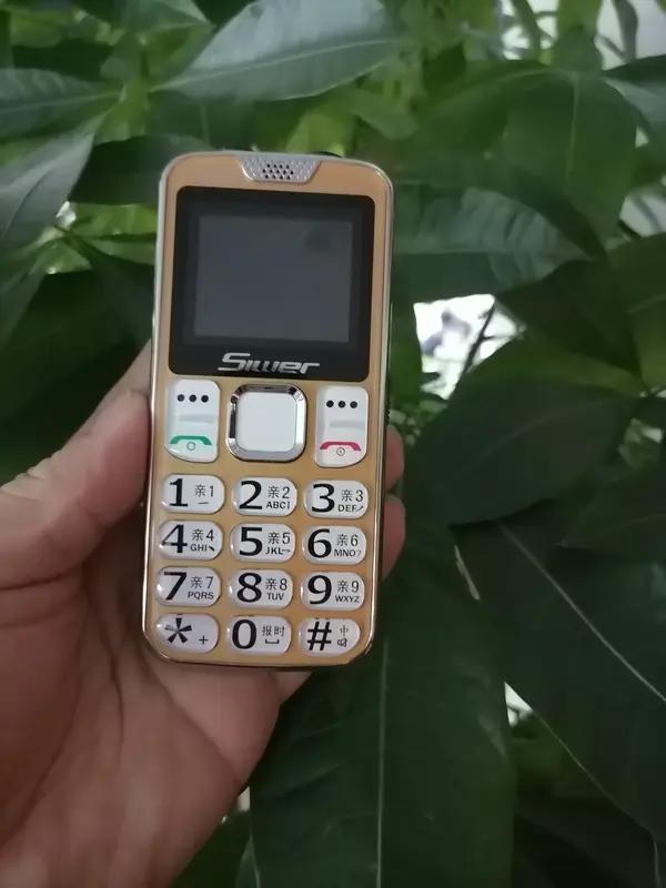 老人机无法上网却被连续7年 扣走“定向流量”套餐费   ，运营商客服：本机短信回