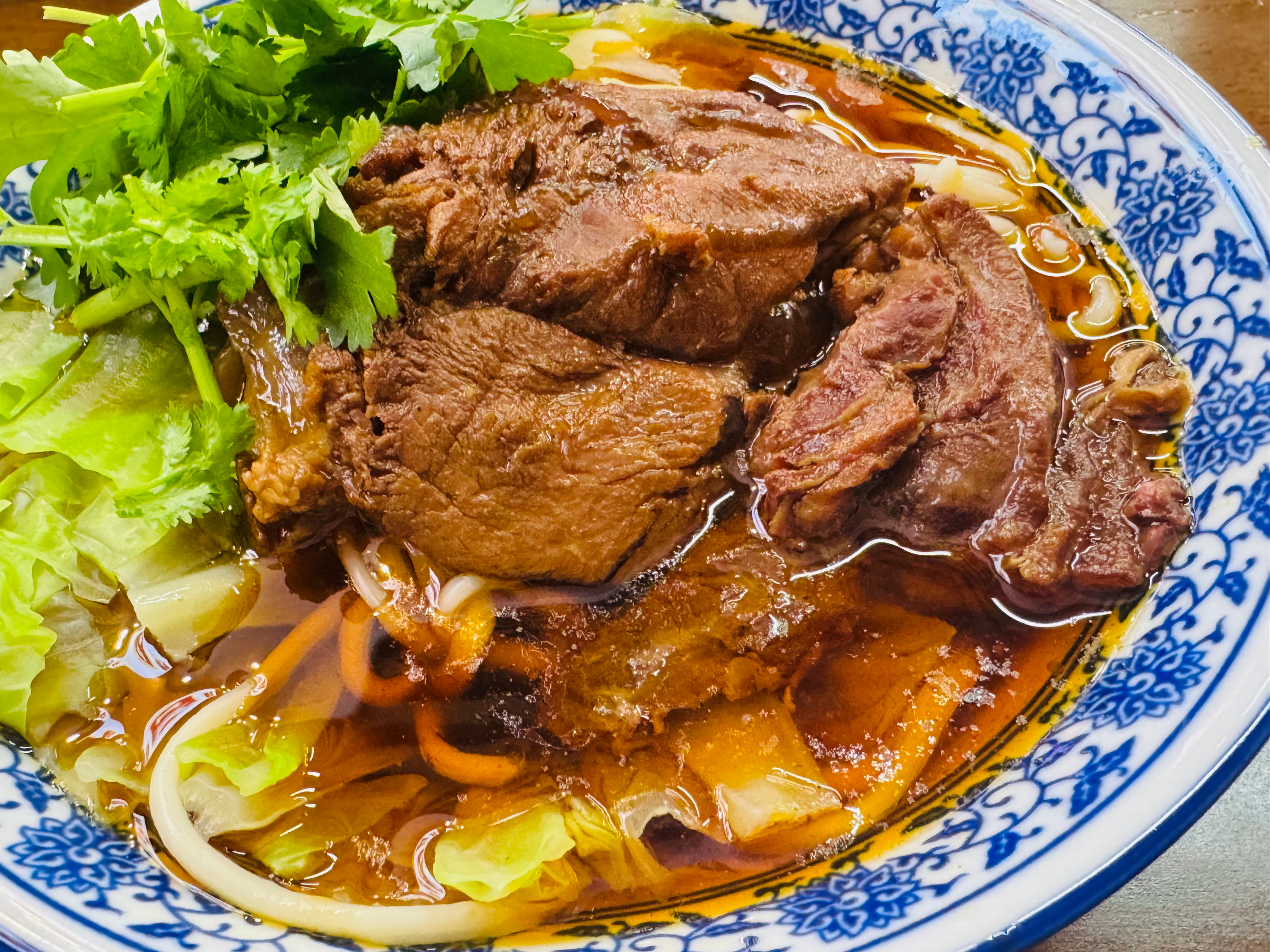 最爱的一碗牛肉面开到家附近来了，太安逸了