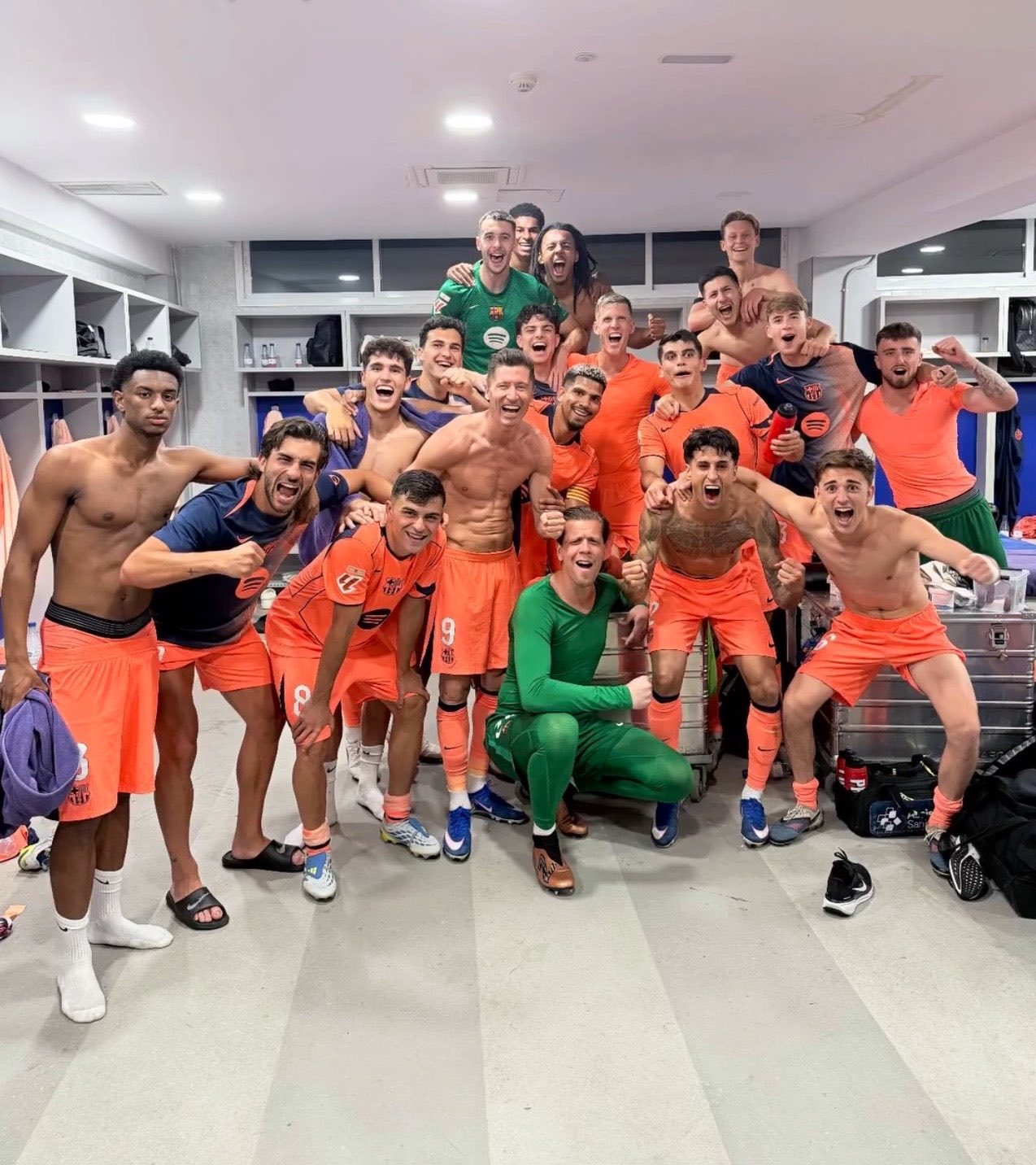 ❓你们在更衣室庆祝冠军了吗？弗利克：不，我们是在庆祝胜利。这里是有区别的。我赛前