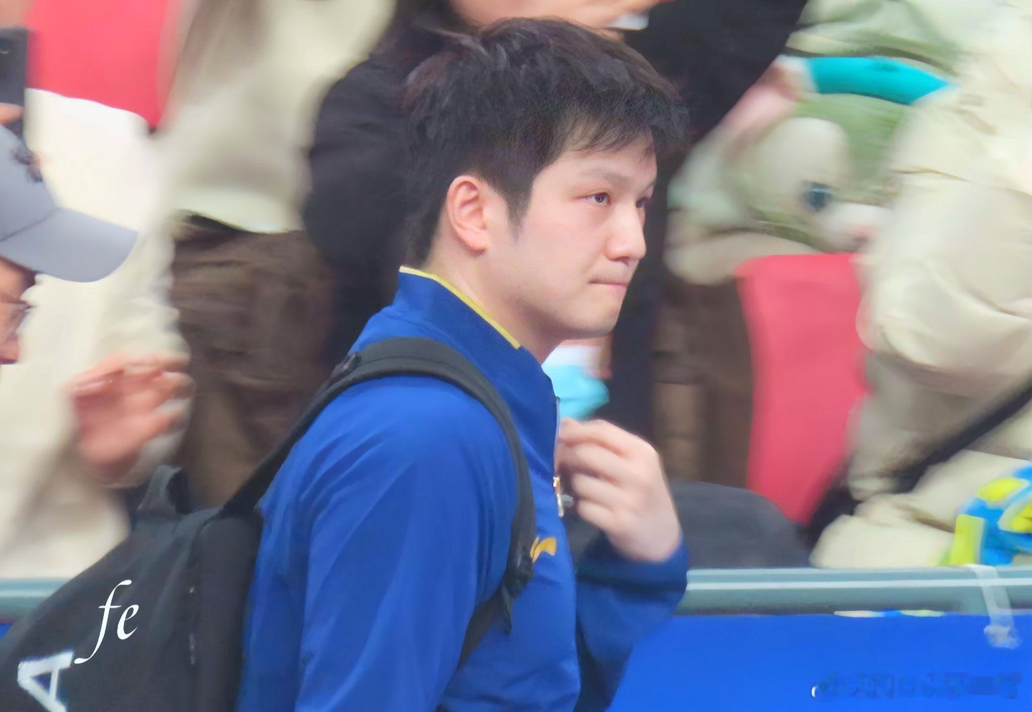 双肩包抿嘴东这一刻你想到了哪一幕？ 