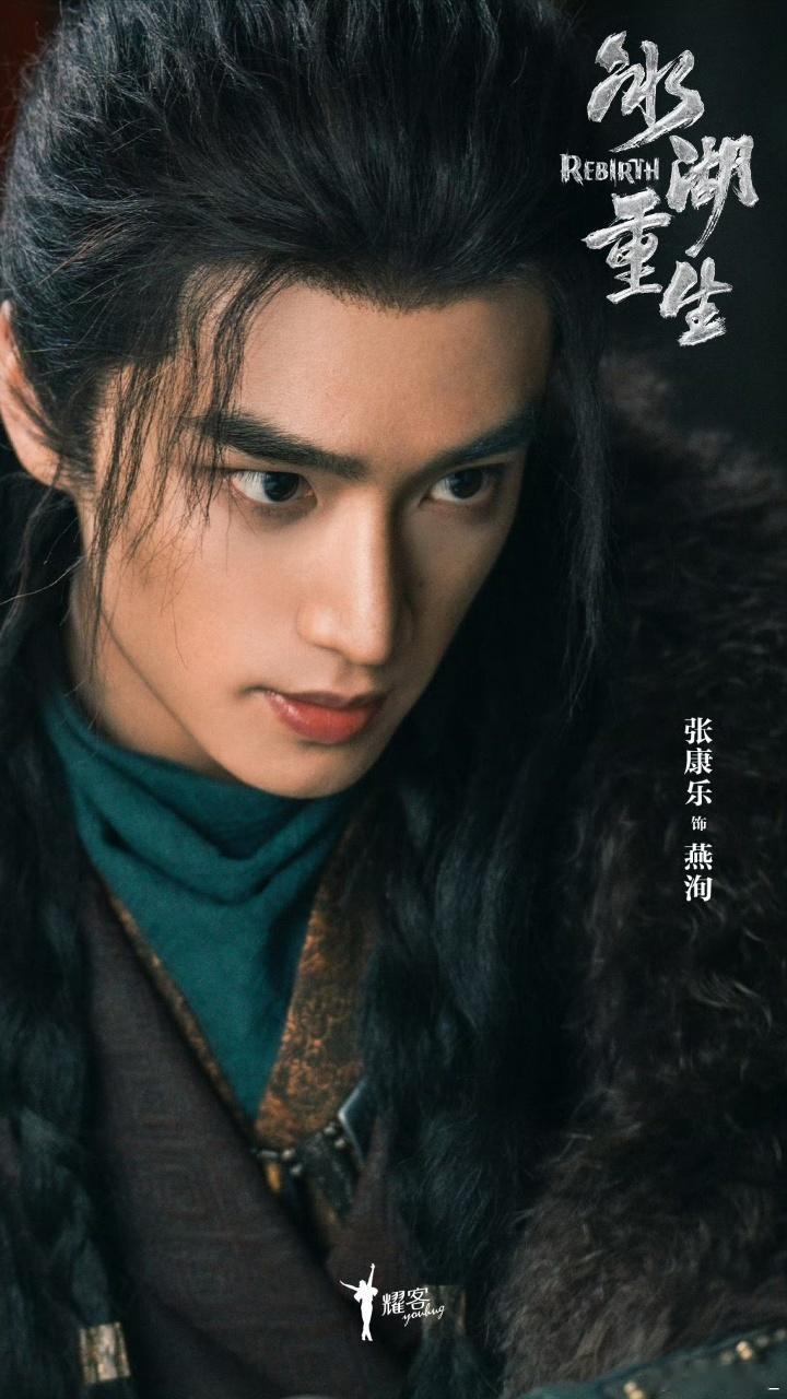 张康乐在剧组和男演员卷身材 完全纯纯凡尔赛啊！！减脂只为了穿古装不臃肿，后面有露