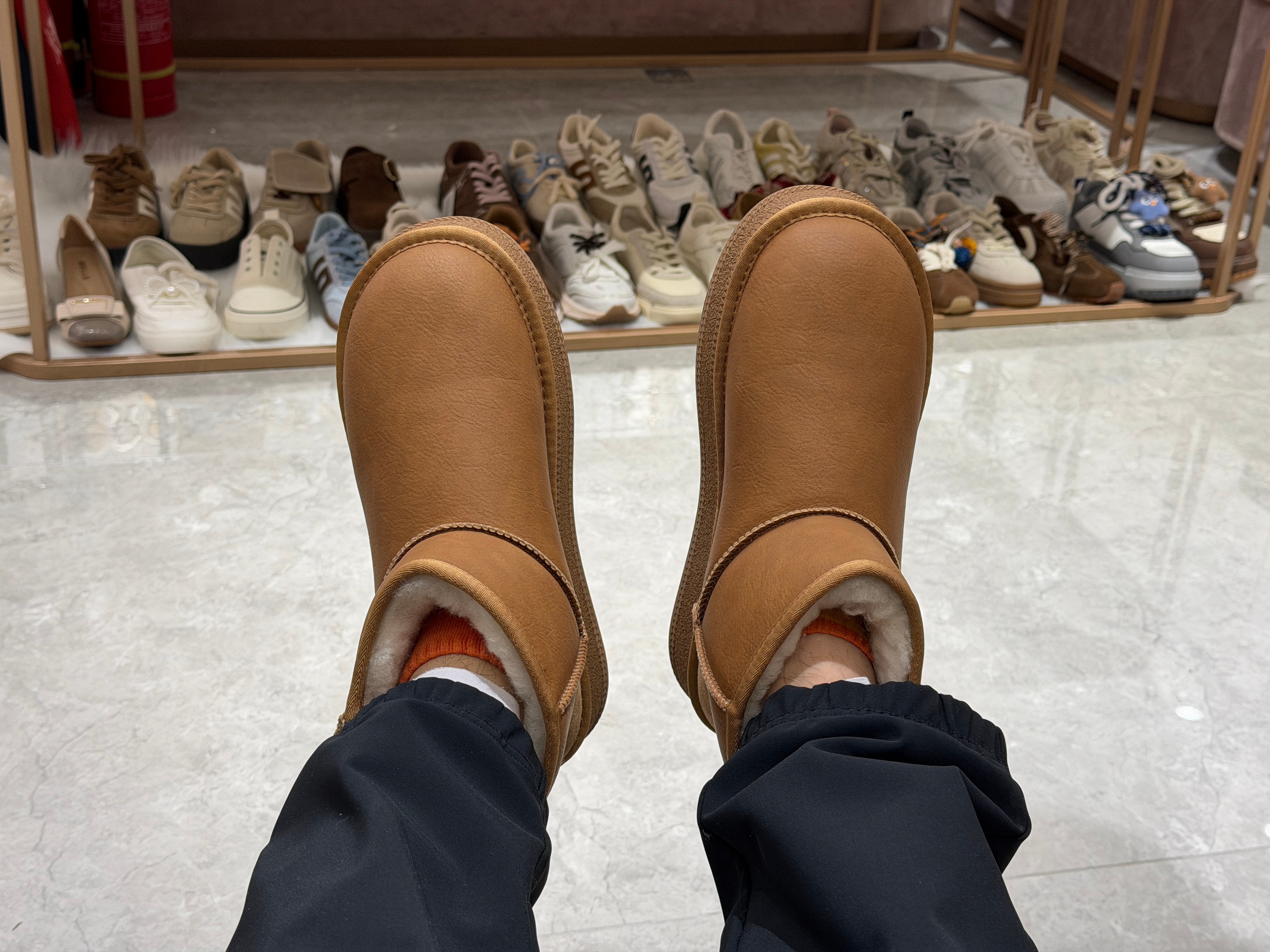 确实受不了、买了一双雪地靴、太冷了