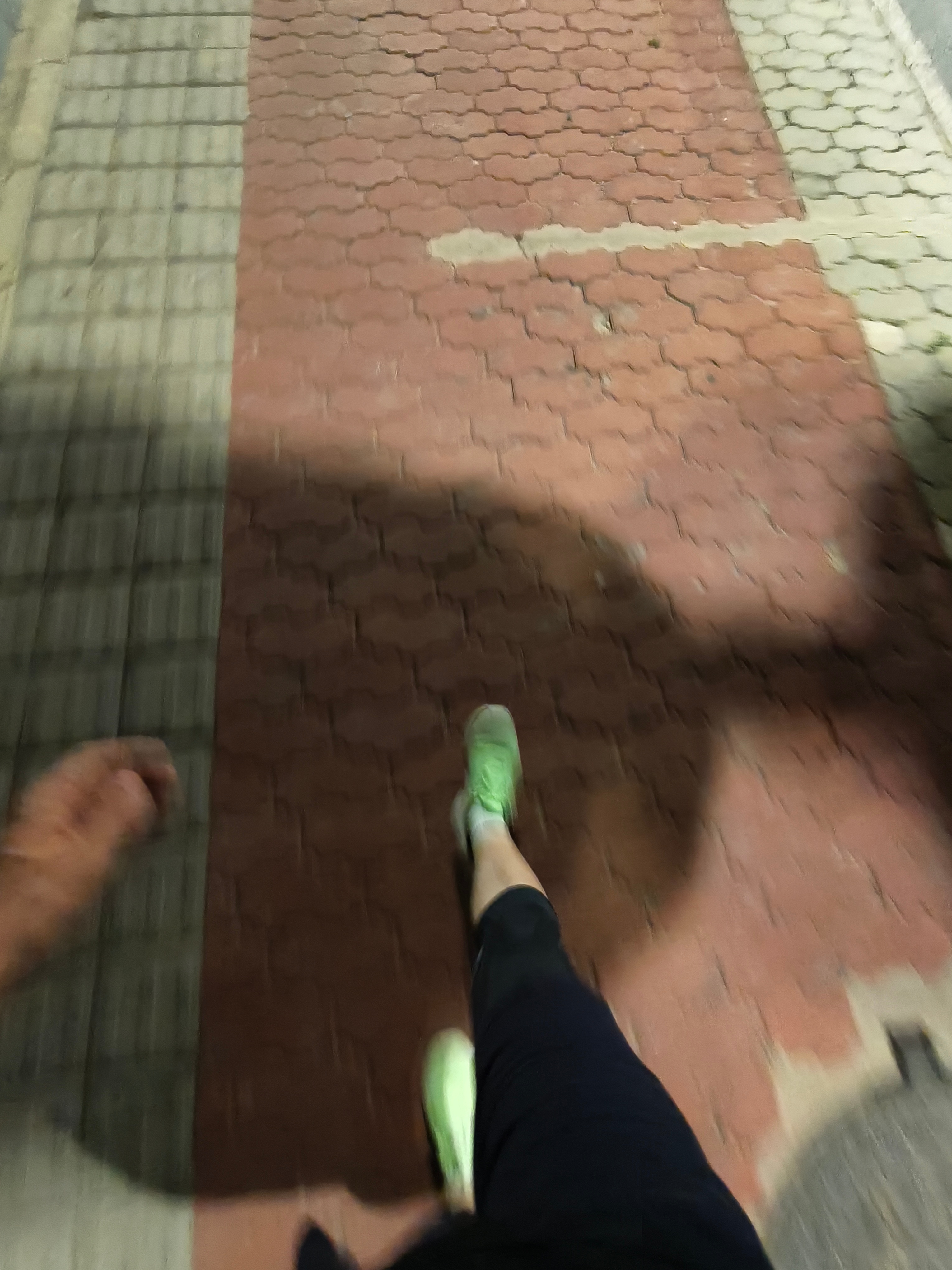 顶着高温跑步，在危险的边缘疯狂试探 ​​​