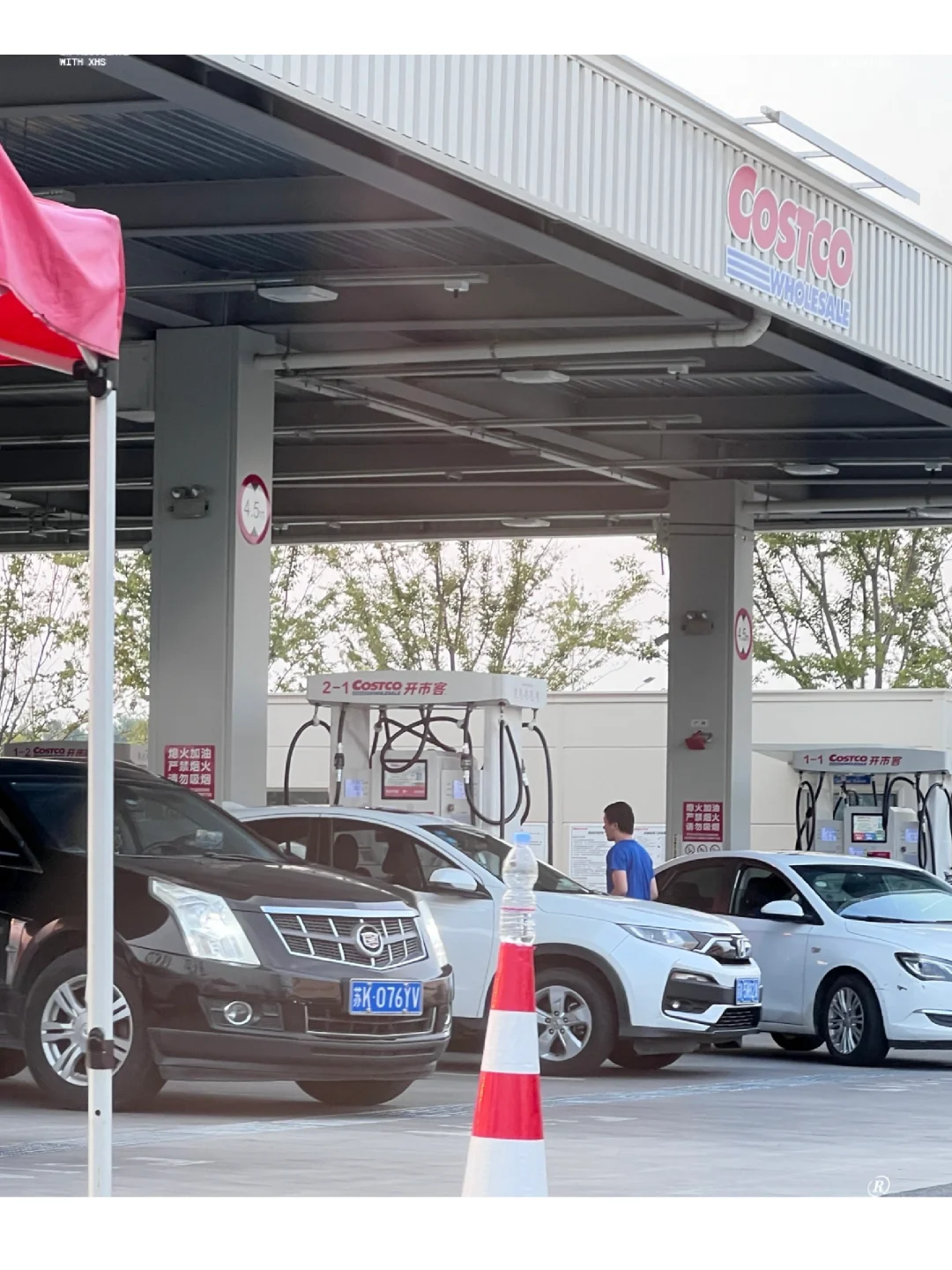 COSTCO加油站遇见srx有种穿越了的感觉