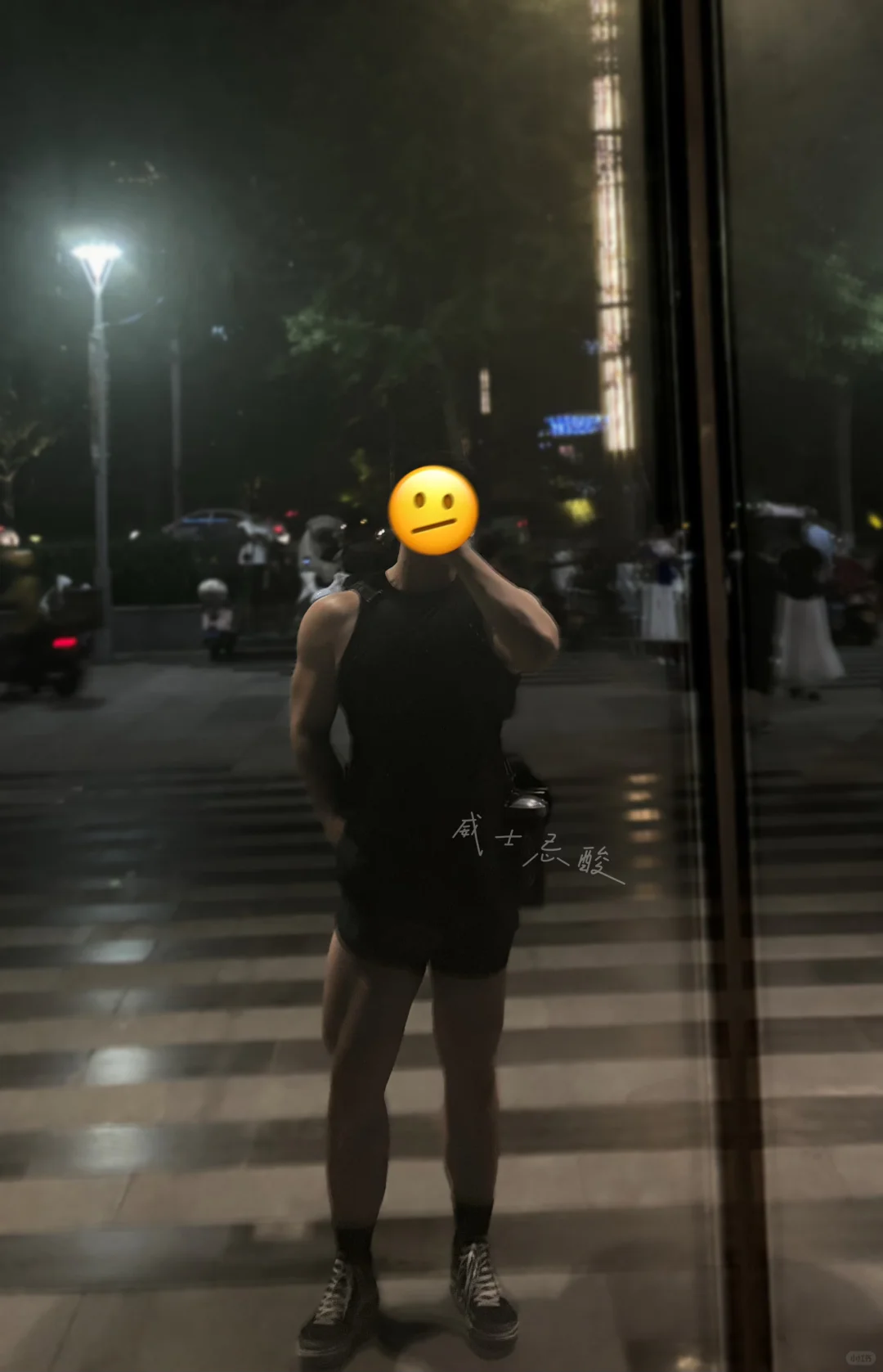 莫名觉得穿什么衣服都挺好看…