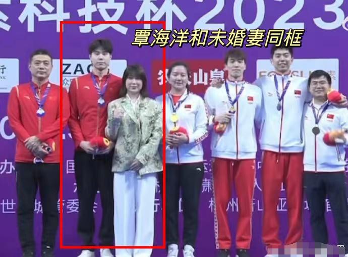 #记录秋日生活点滴#
大瓜！覃海洋未婚妻还有覃海洋嫖娼的证据，有录音还有视频，不