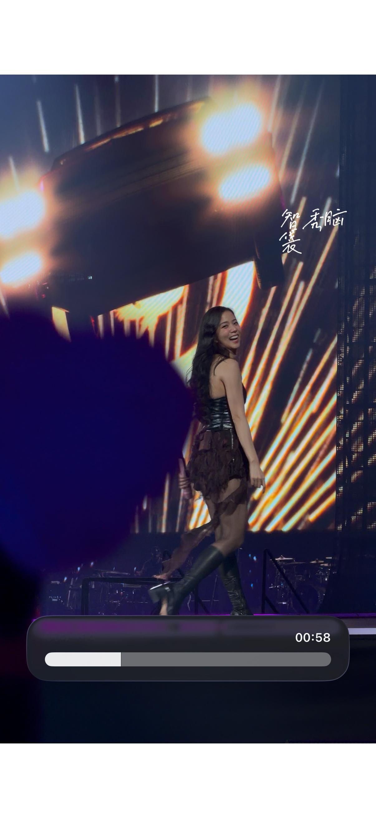 kimjisoo  我一直在举草莓秀我积看了我一眼啊啊啊啊 