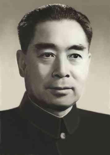 1971年，基辛格访华时委婉提出，请求“释放美国飞行员”，毛主席不想谈政事，和他