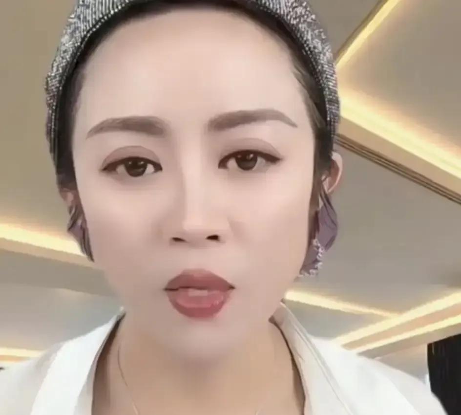 温美玲在采访里把和刘能那段婚姻的老底全掀了。
她说自己一次次被晾在一边，有事想靠