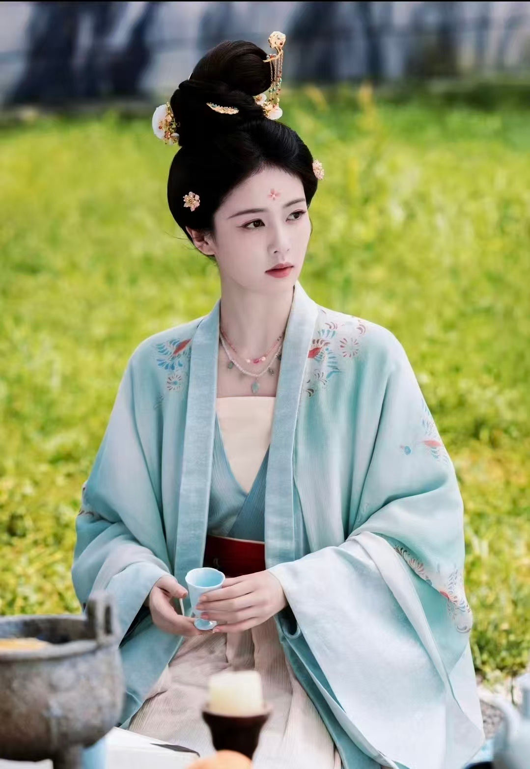 白鹿身世最复杂的角色来了 白鹿诚不欺我，叶璃绝对是她最复杂的角色。背负血海深仇与