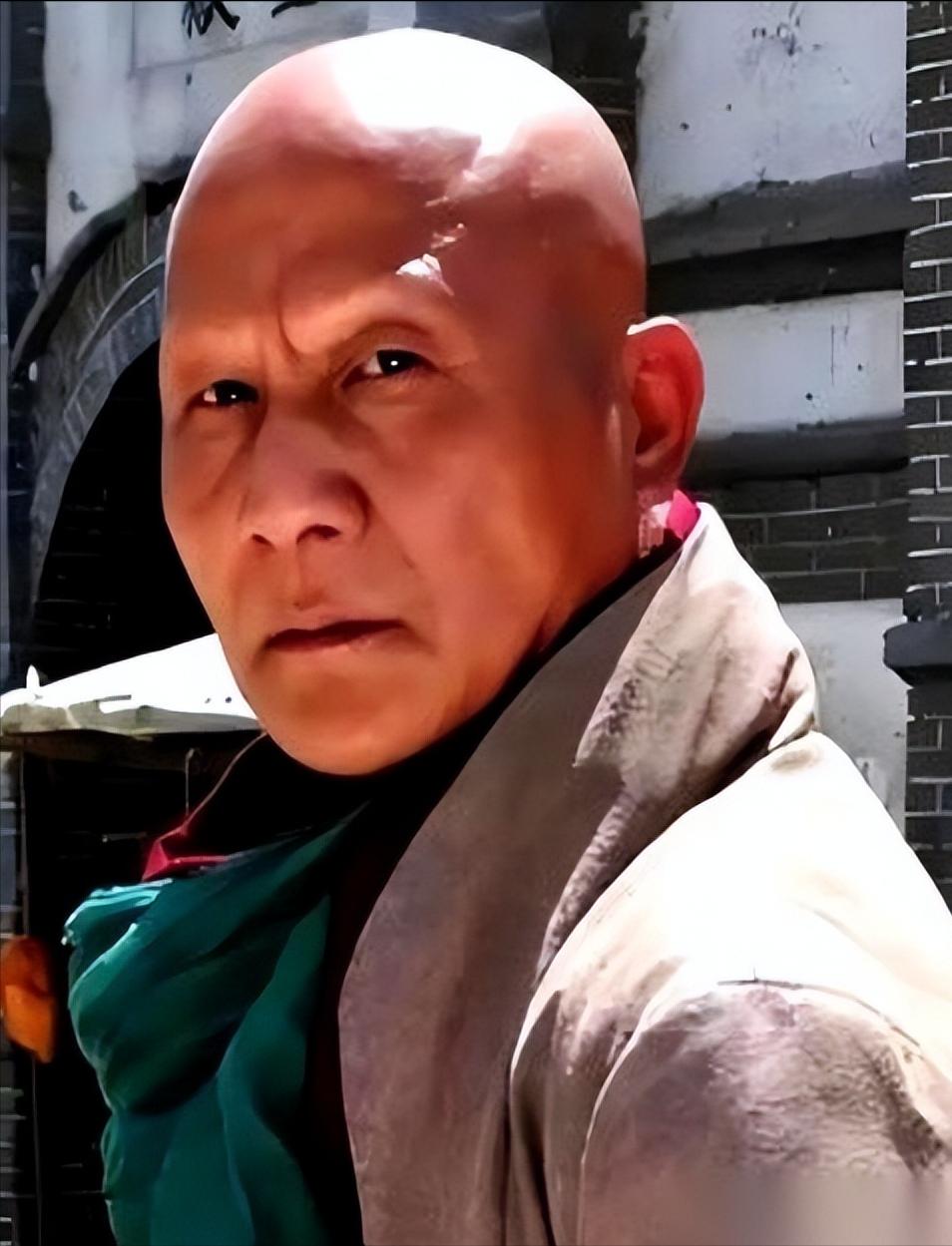 [中国赞]17岁那年，计春华给自己煎了锅中药，锅是铝的。第二天一早，他一照镜子，