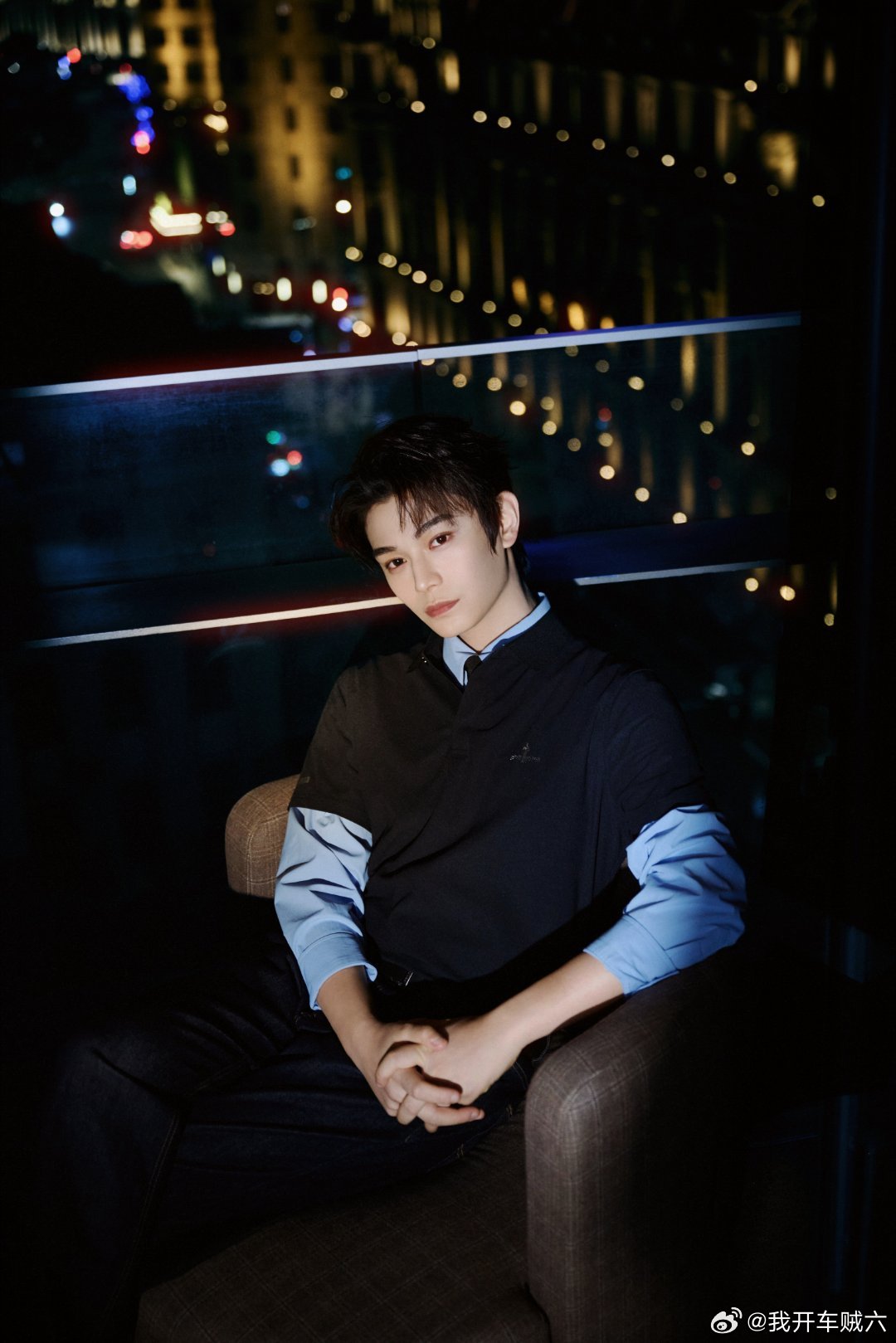 丁禹兮司宫令 dyx﻿丁禹兮赵皑 夏日，傍晚的微风，带着海水的咸香，吹散了白日的