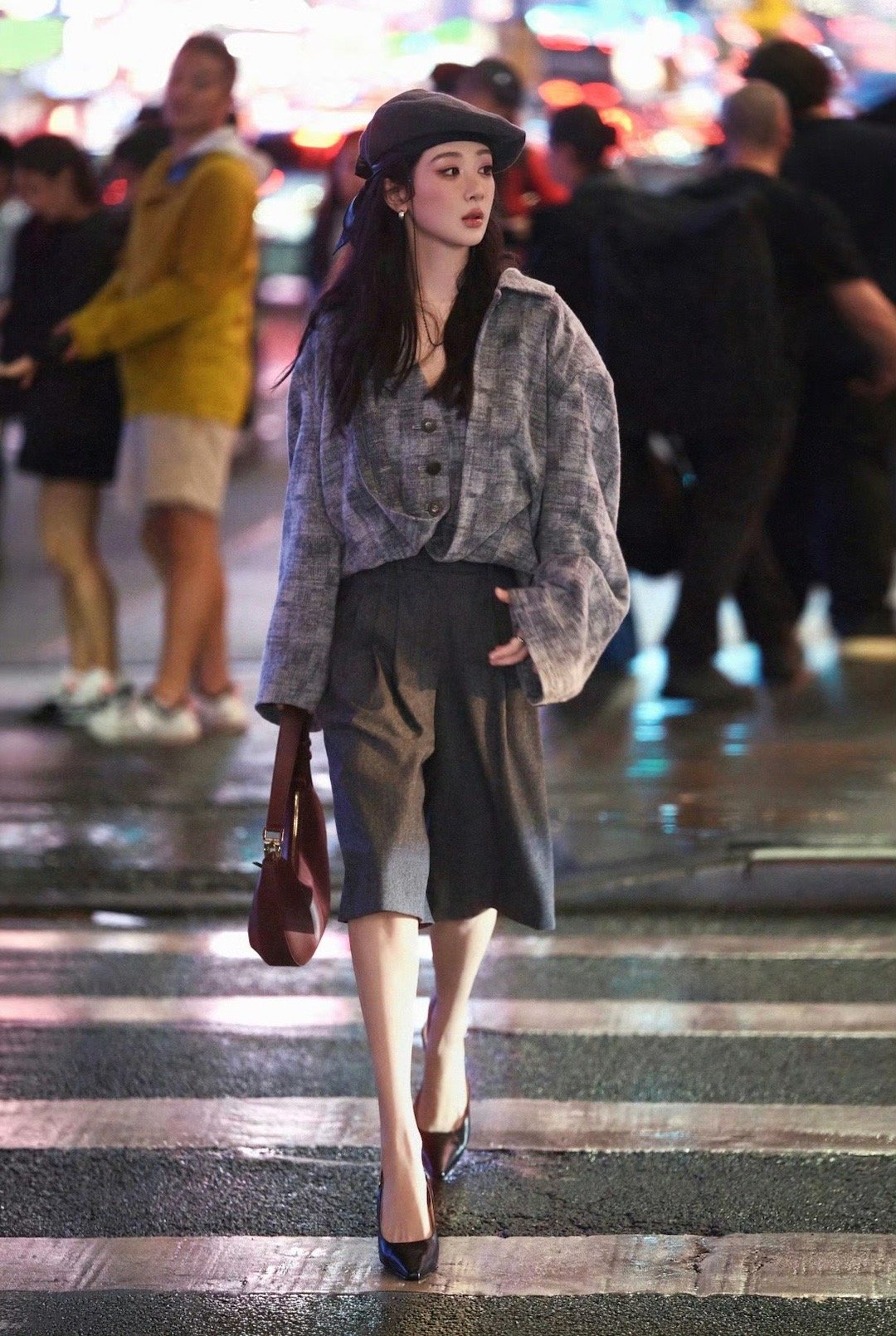 杨紫玉兰花开君再来 💜杨紫董竹君 “鲜花开在大山里，玫瑰藏在枝叶里，我不知道花