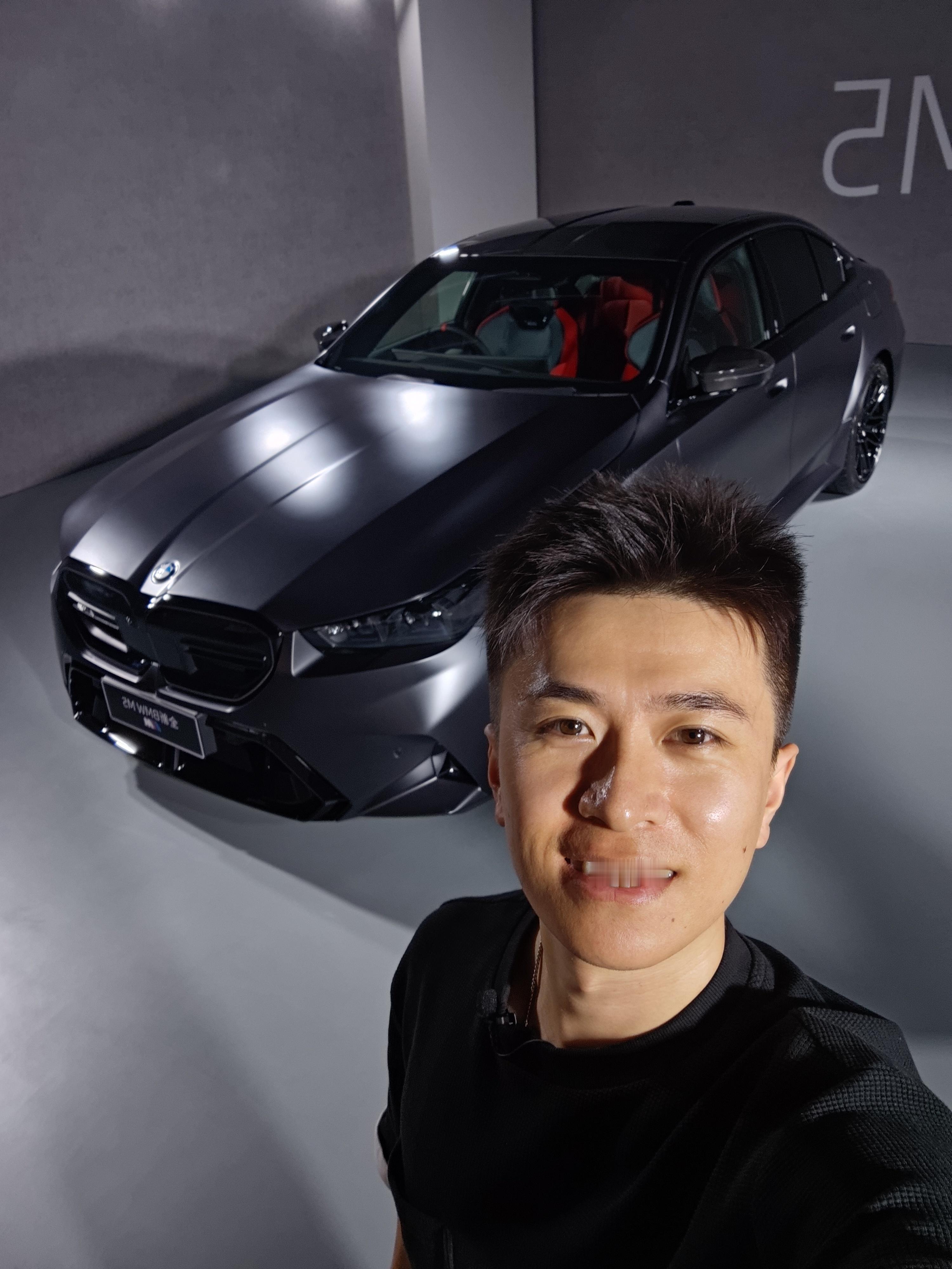 全新宝马M5，开上了啊[doge][doge][doge]不对，摸到了#2024