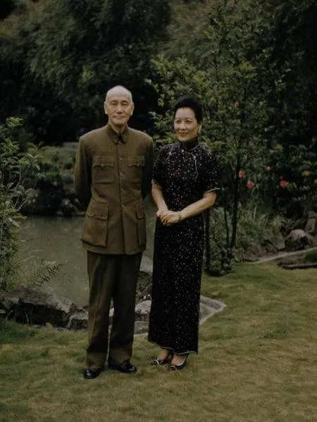 宋美龄的生活有多奢华？1927年12月1日蒋宋联姻，婚礼在大华饭店举行，宾客13
