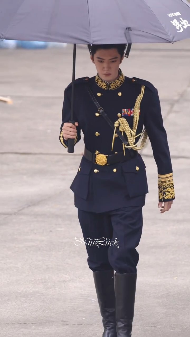 制服统治者来了……这是片场还是哲远的秀场我自有分辨！！至今我们仍未知道奇迹敖炽到