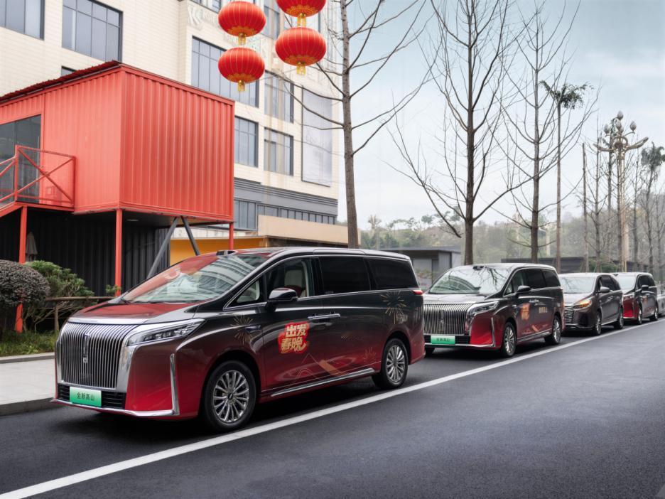 1月17日,诸多明星搭乘魏牌高山前往春晚首轮彩排现场,明星们上车后的放松状态通过