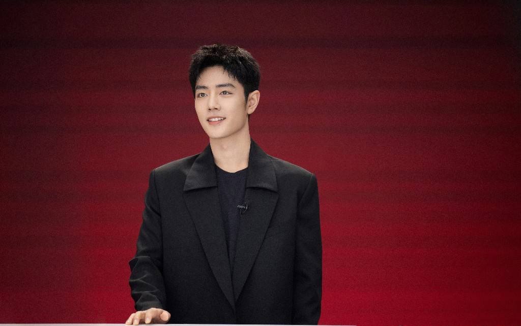 肖战今日份品牌活动出图，全黑look ​​​