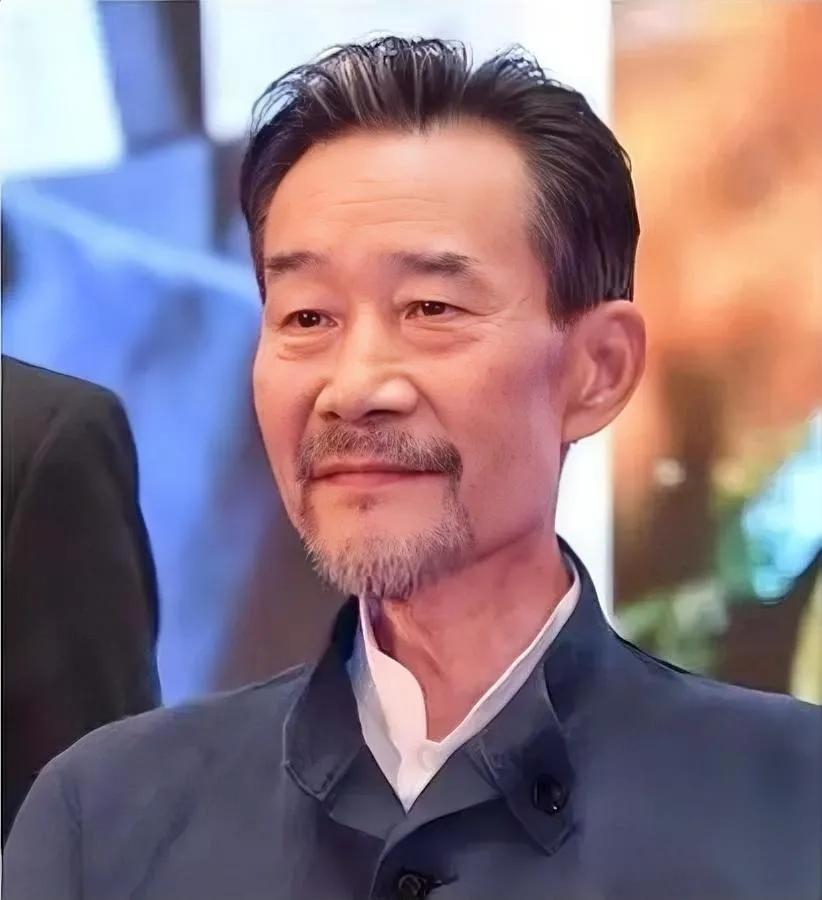 李雪健听不见了。

这事真的戳我。

你敢信他还在拍戏？

说真的我之前就特别烦