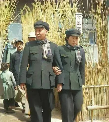 1948年，刘少奇迎娶了自己的第六任妻子王光美。
在1940年代的中国，政治婚姻