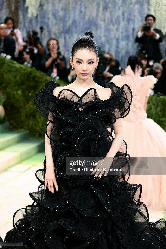 宁艺卓MetGala大光明发型宁艺卓MetGala扛住了大光明以前觉得大光明是颜