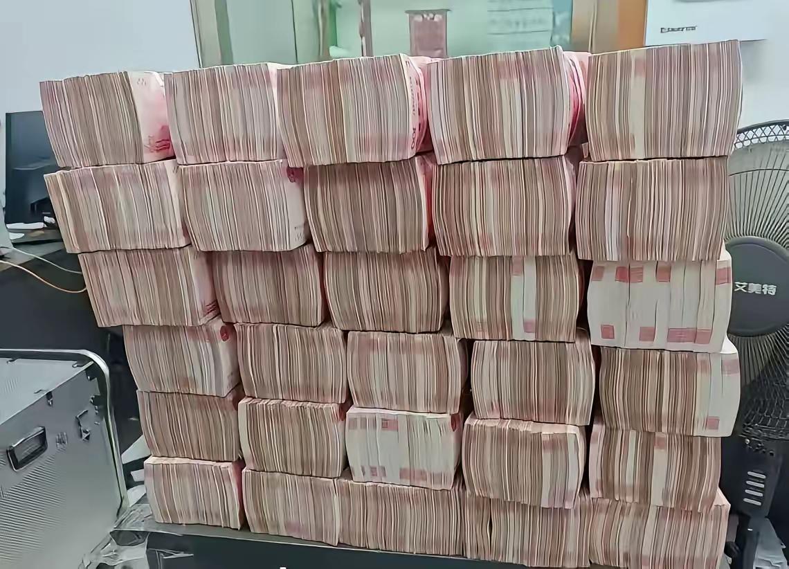 有很多钱能不能解决眼下困难，还得看是啥困难。要是经济上的难题，那钱肯定是“救星”