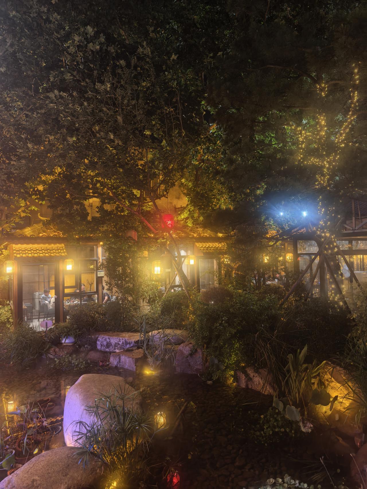 为什么中国人曾经的传统是传宗接代！
现在怎么变得不敢生孩子了，甚至很多人不敢结婚