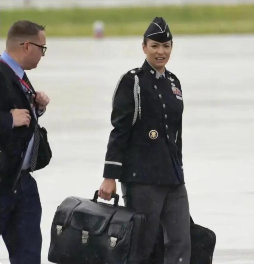 这是岸田的荣耀还是羞耻？
这次拜登在百忙之中抽出时间来日本广岛参加Ｇ7峰会，这算