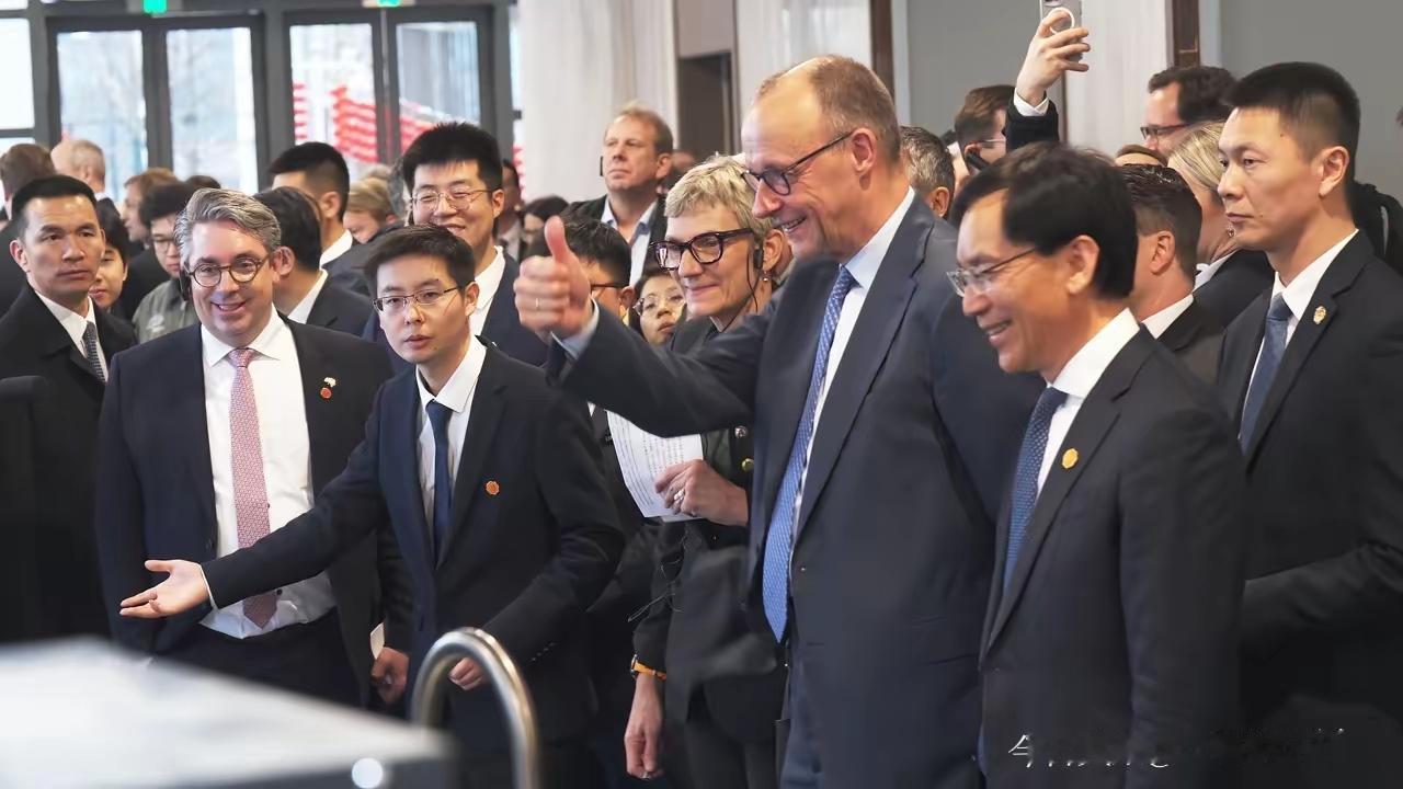 德国总理默茨首次访华收官站，是杭州西门子能源高压开关厂。2月26日，默茨在北京逛