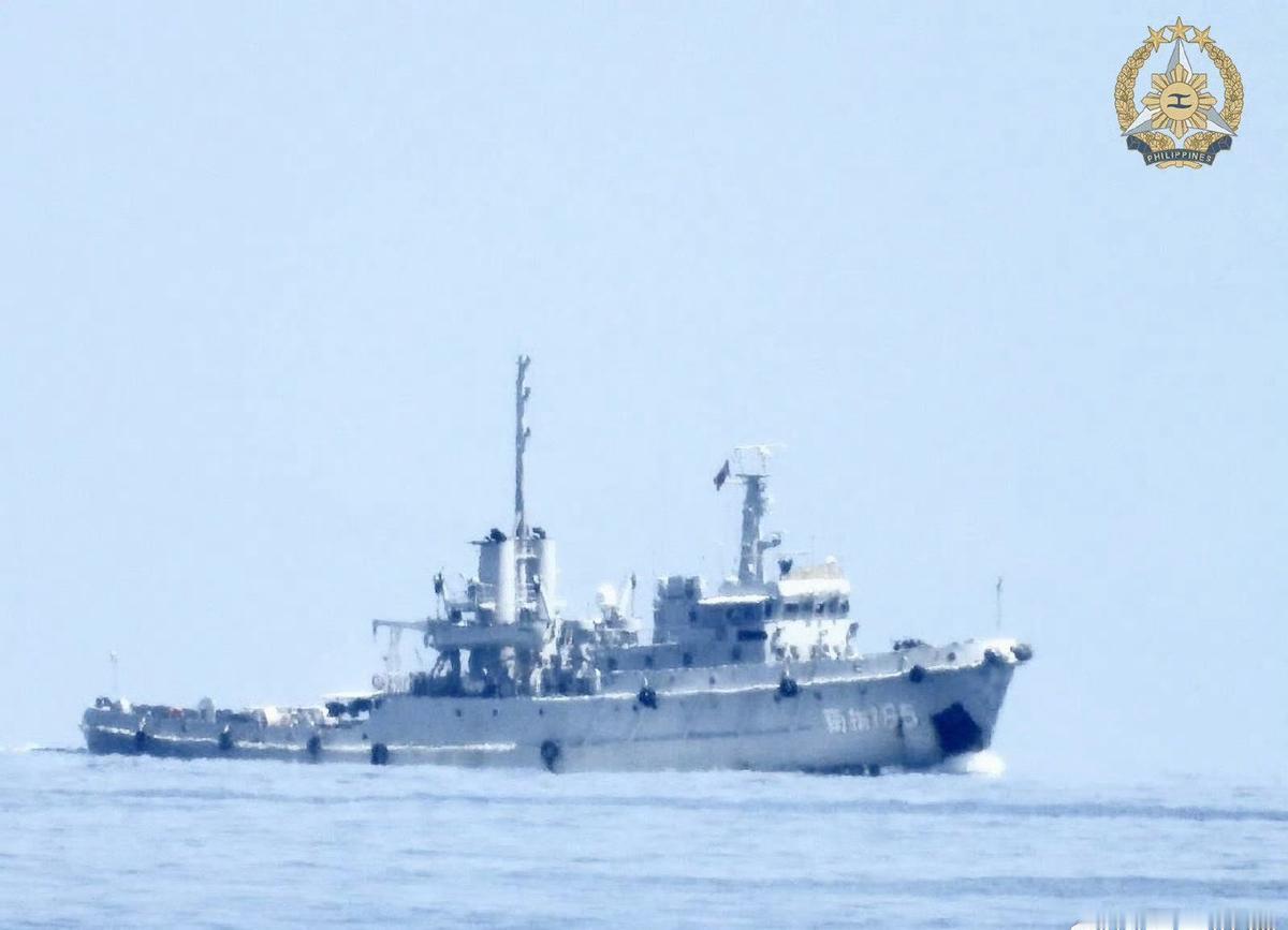 26年钉子户，快锈成渣了！

甲板裂口3米，炮管麻花，风一吹就掉渣。

菲律宾士