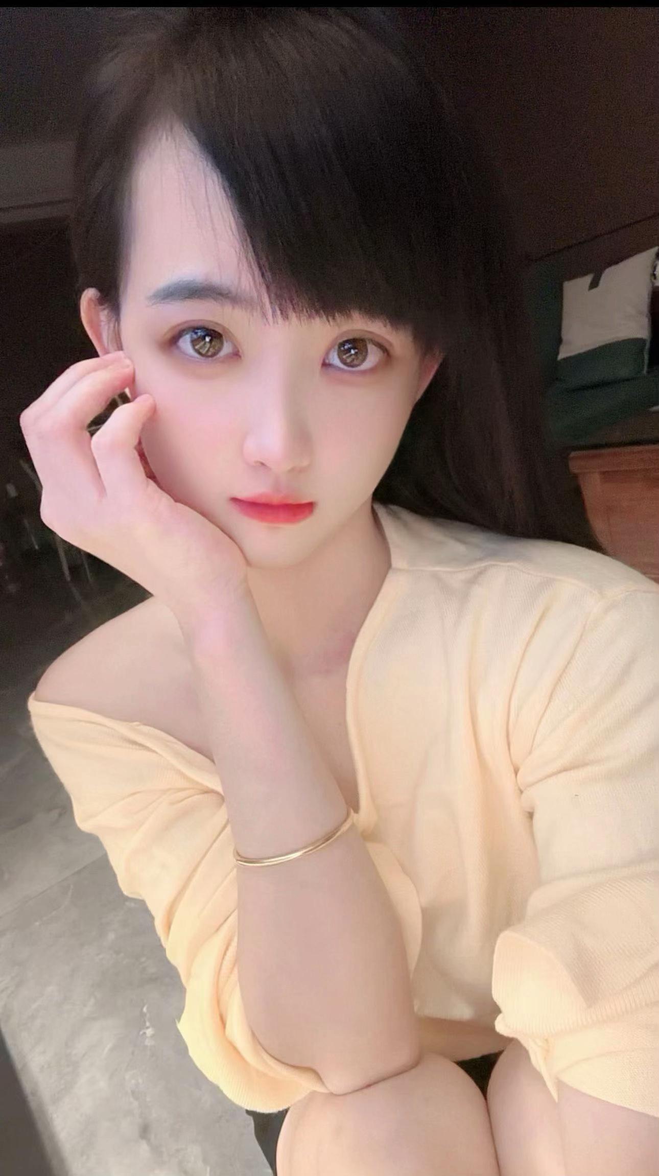 你是年少的欢喜，这句话反过来也是你