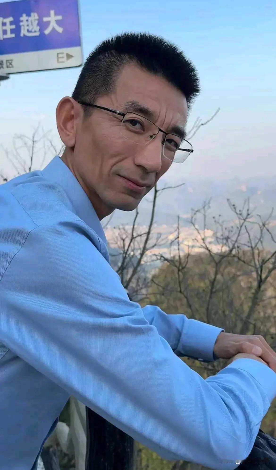 东方甄选的股票，跌成这样了，真是不争气啊！想想2023年东方小孙套现的时候，股价
