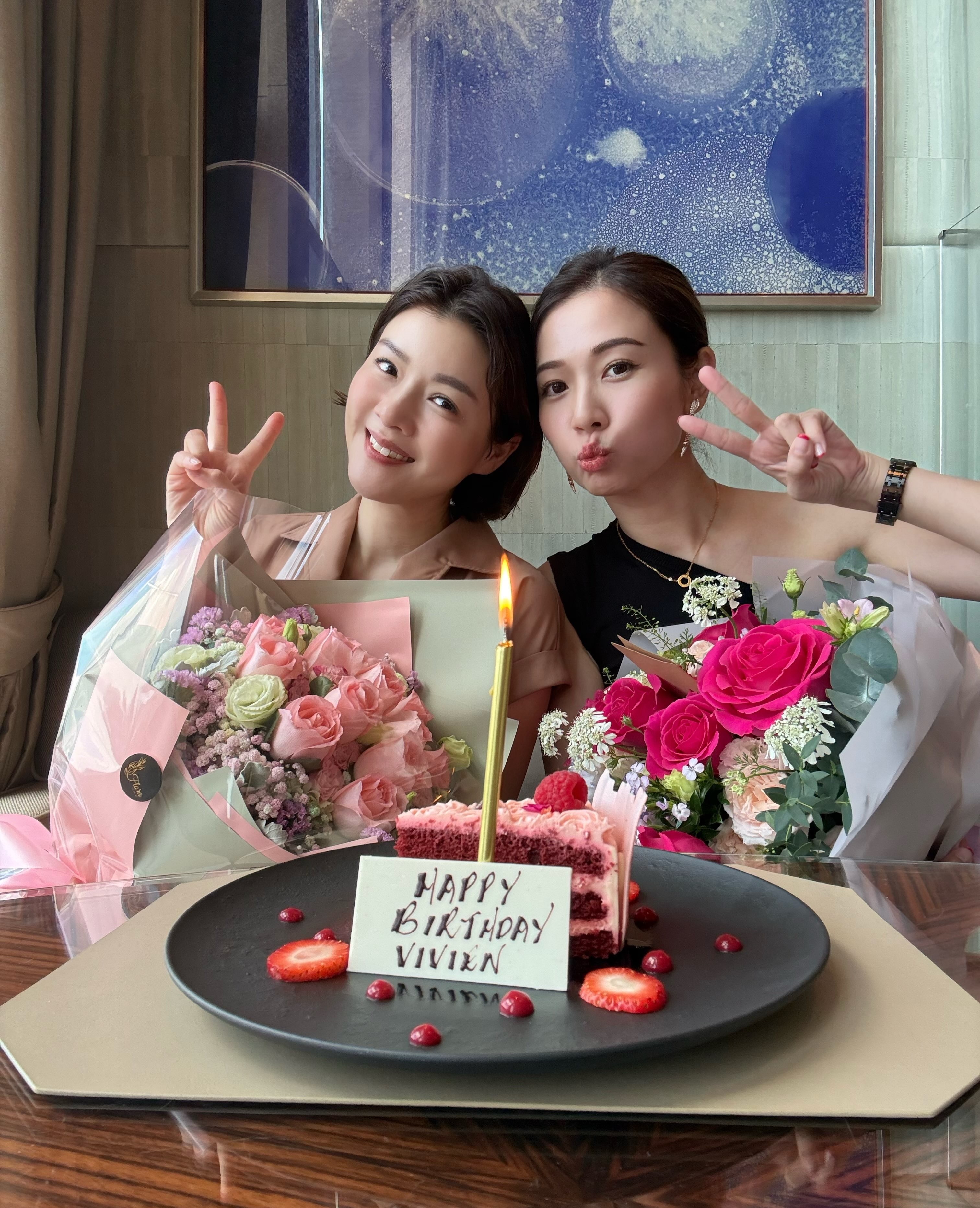 陈茵媺为杨秀惠庆祝生日 