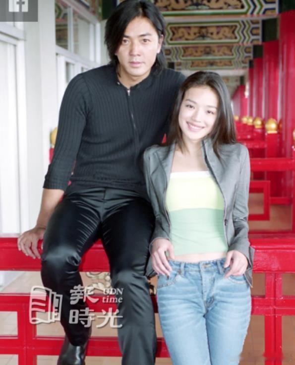 2000年，郑伊健和舒淇。《古惑仔》系列终章——《胜者为王》在台取景。 ​​​