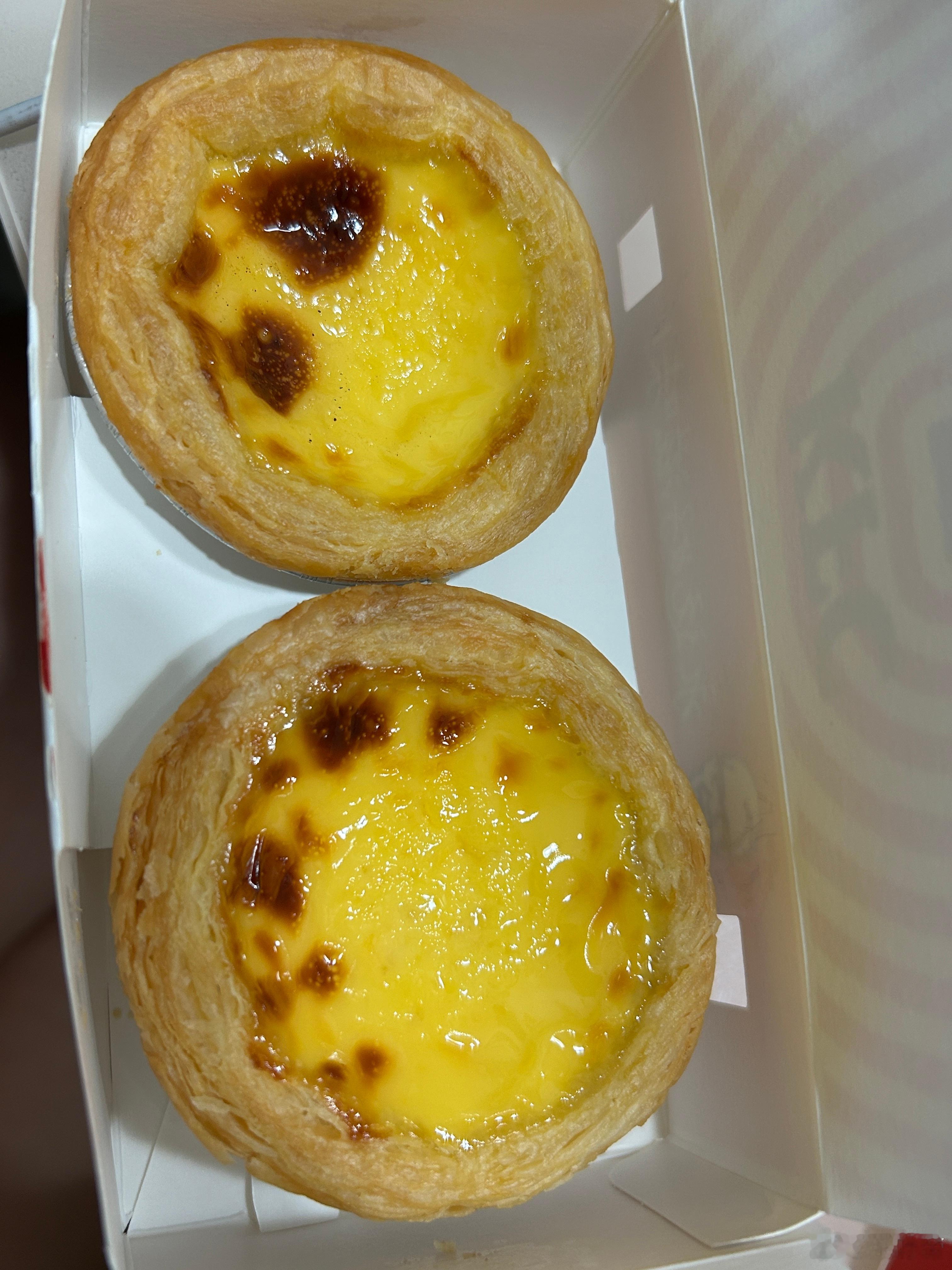 减肥第12天早餐：小笼包+绿豆粥午餐：鸡腿+鸡翅+蛋挞+鸡肉帕尼尼晚餐：麻辣烫+