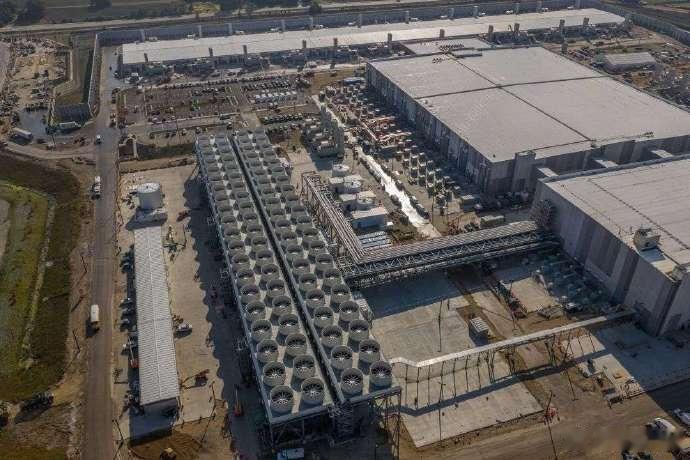 【微软最强AI数据中心遭集体诉讼：24 小时不间断扰民】7 月 7 日消息，今年