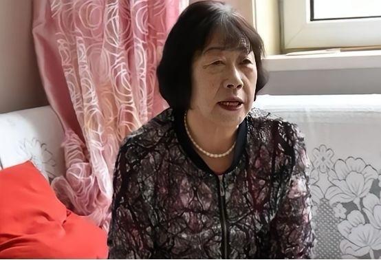 1981年，内蒙一男生考上大学，向女老师报喜，女老师高兴的从兜里掏出20块钱，塞