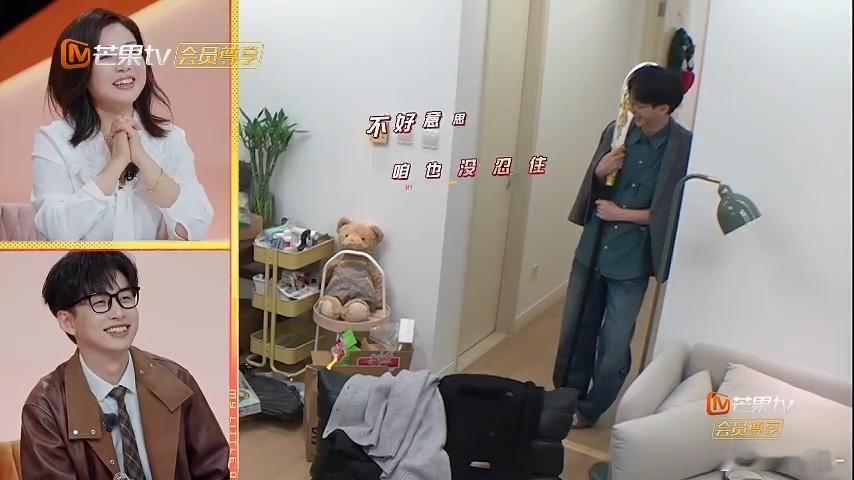 唐九洲在家里拍上格莱美了 唐九洲在家自导自演格莱美获奖感言，拿奖杯、说感谢词、表