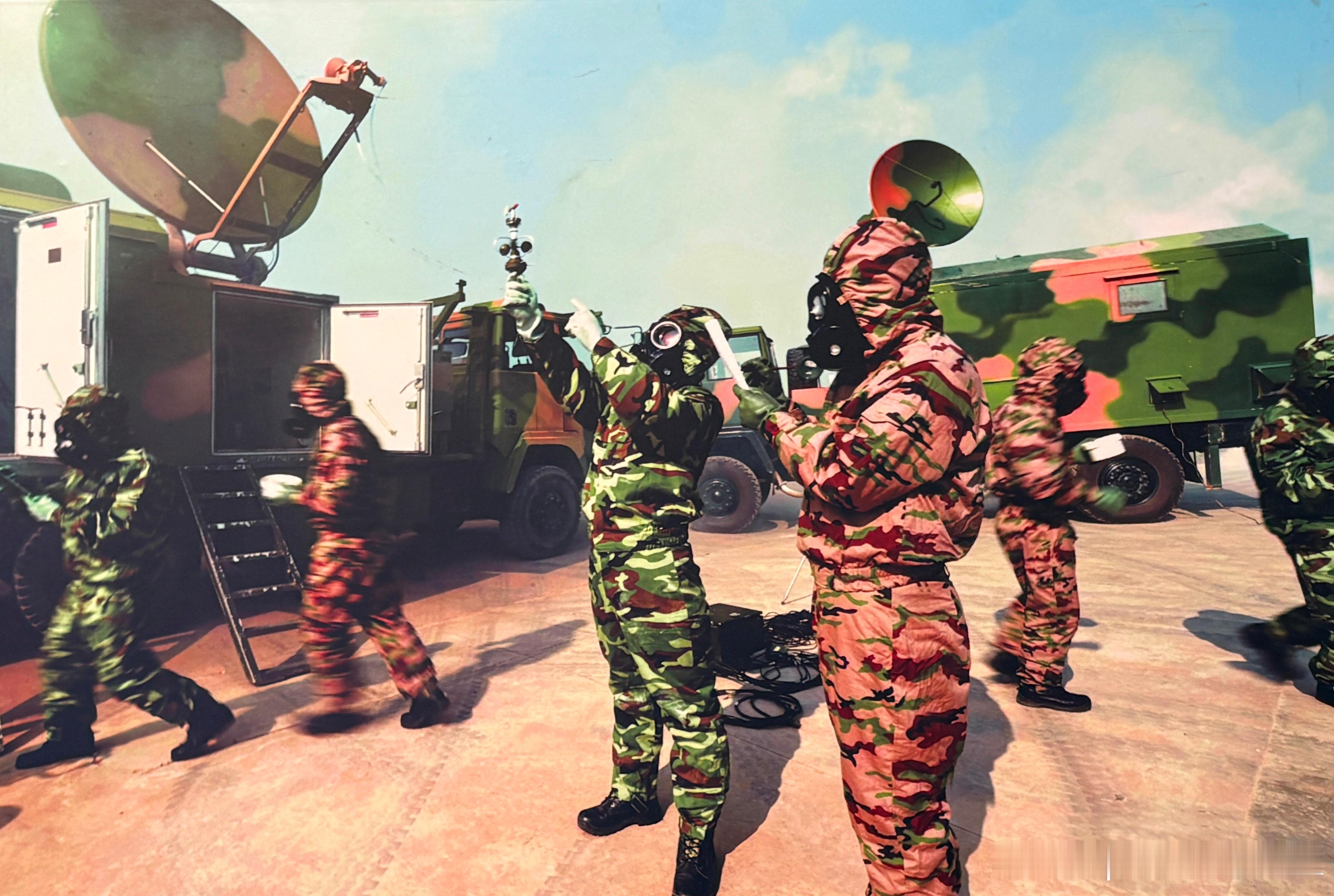 火箭军某气象台官兵在全防护状态下执行观测任务军事历史全触达